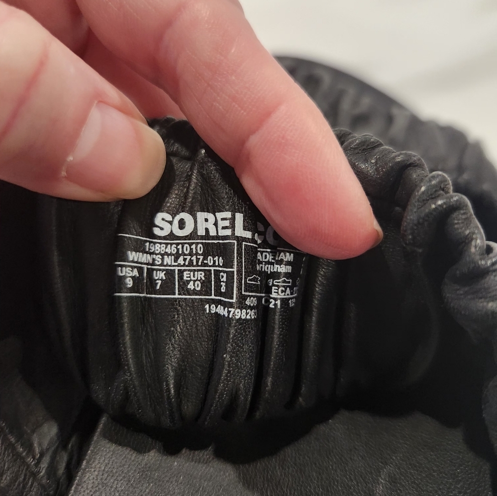 Sorel Roaming Two Strap Slide Black Ruched Slide Sandals. Size 9 - Picture 10 of 12